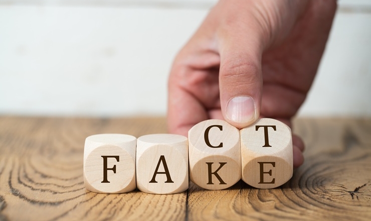 Dice with letters spelling out the words Fake and Fact.